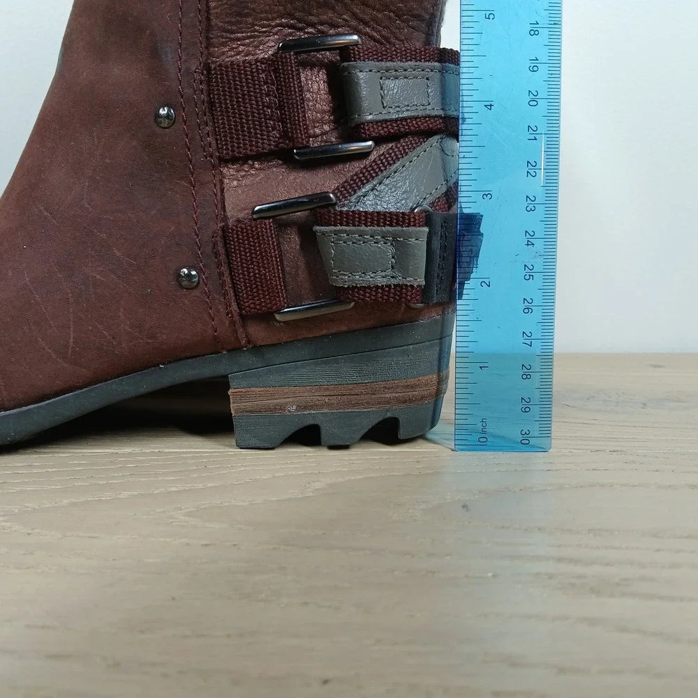 Sorel Boots Women 7 Red Leather Strap Buckle Ankle Lug Sole Outdoorsy
